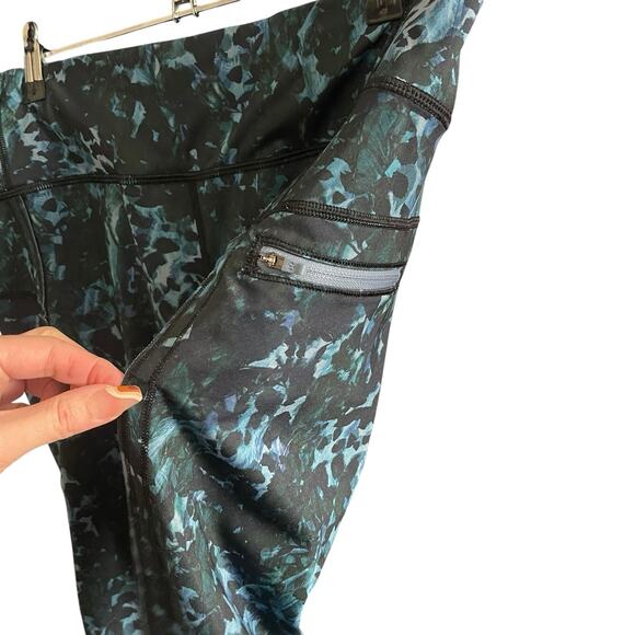 Lululemon 10 Cropped Leggings Running Activewear Blue Black Print Pocket - Picture 7 of 12